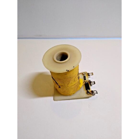 Pinball Machine Flipper Coil 090-5020-02 22-900 Solenoid Game Part NOS + Sleeve - Picture 2 of 3